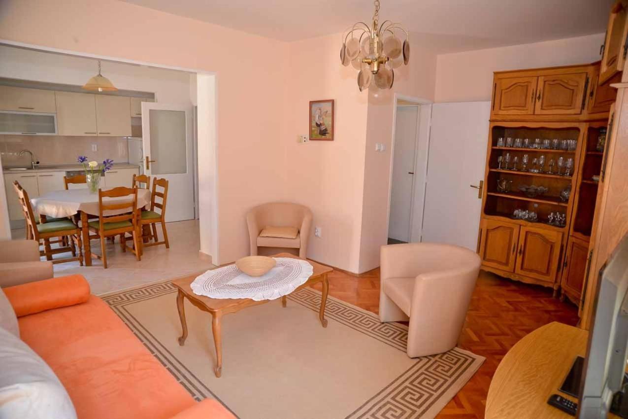 Apartament And Antonio