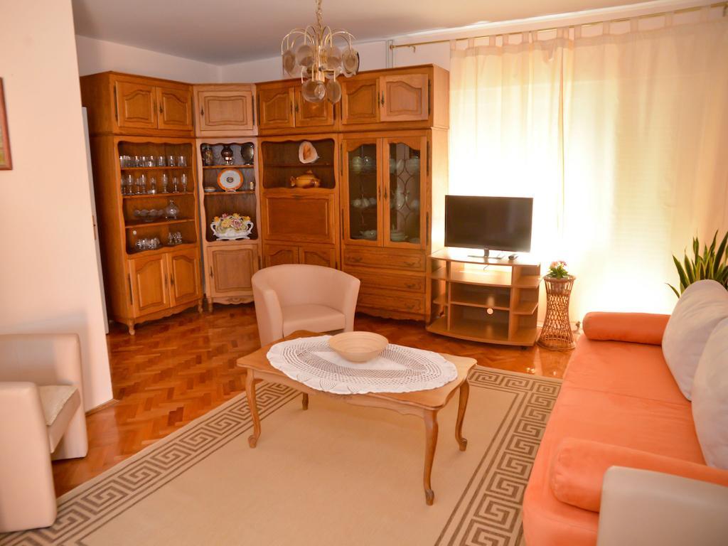 Apartament And Antonio
