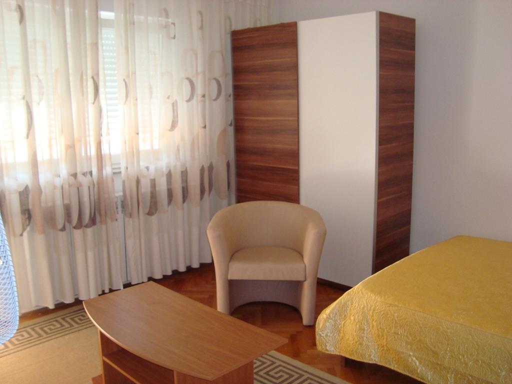 Apartment And Antonio *