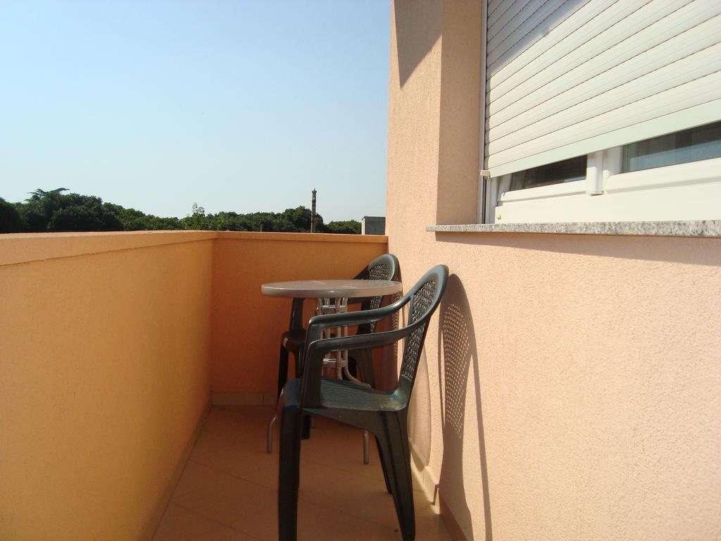 Apartment And Antonio *