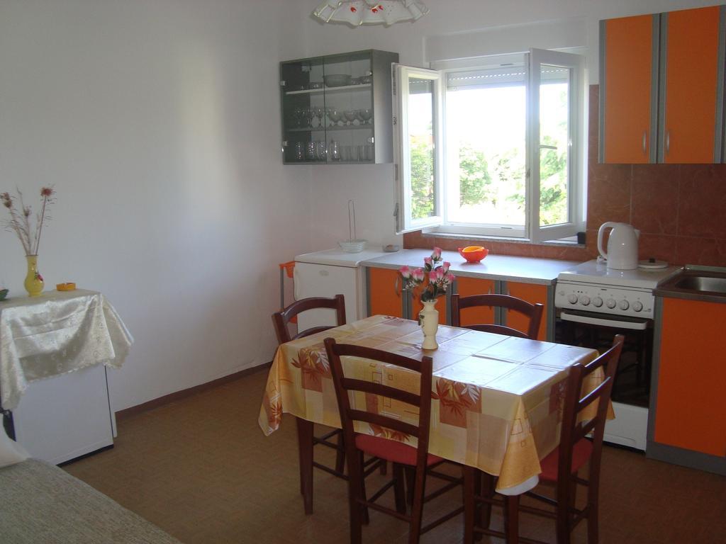 Apartment And Antonio *